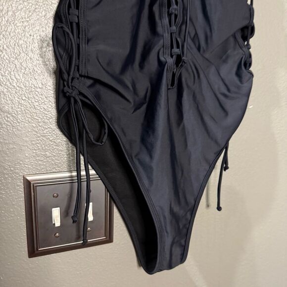 SHEIN Black Classic One Piece Swimsuit - Picture 4 of 7